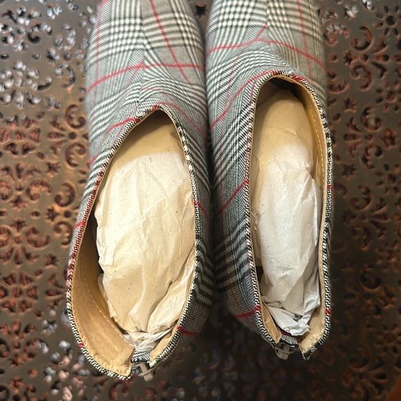 French Blu Black & White Plaid  Kitten Heel Bootie size 39 - Picture 5 of 12